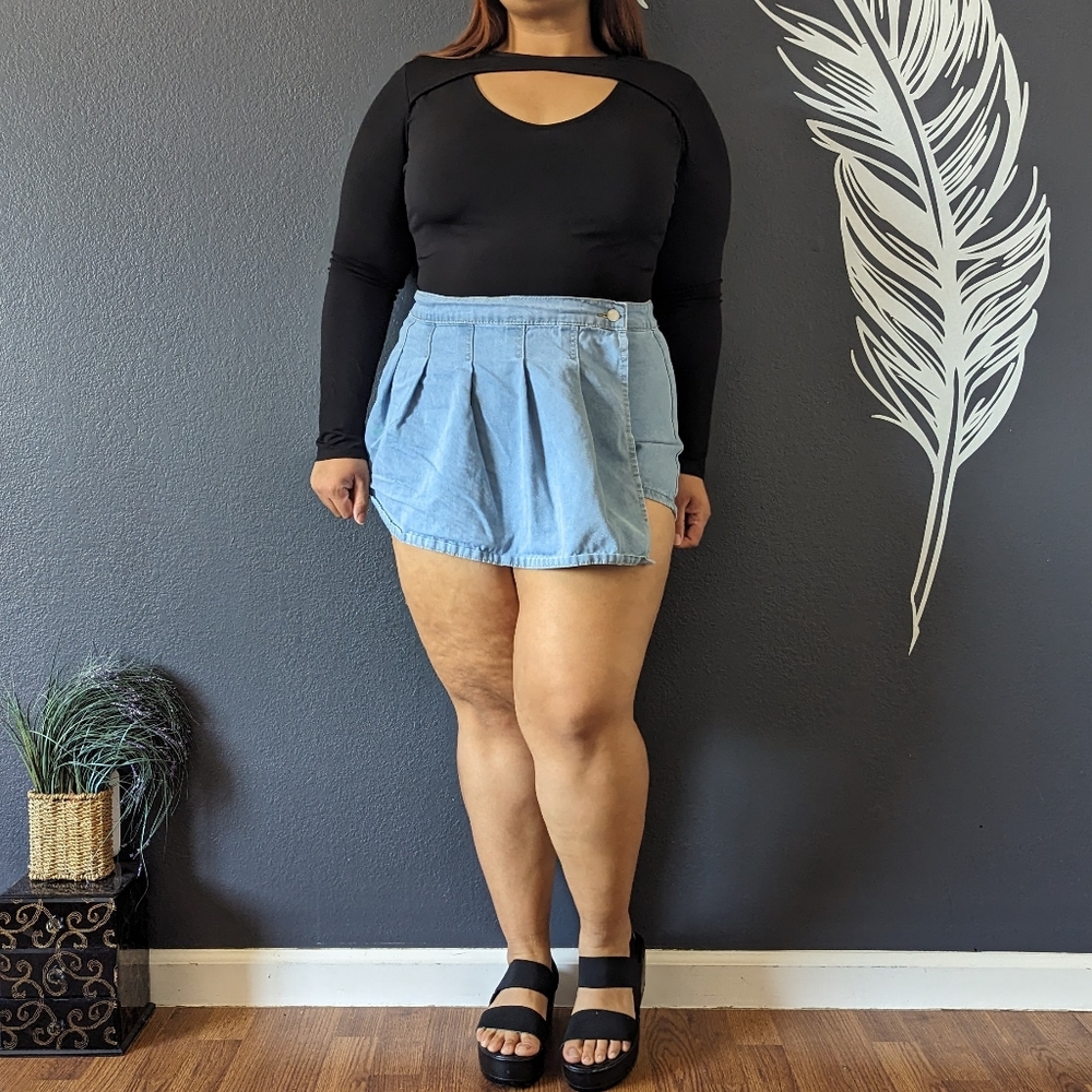 Shein Curve Shorts/ Skirt - Picture 3 of 8